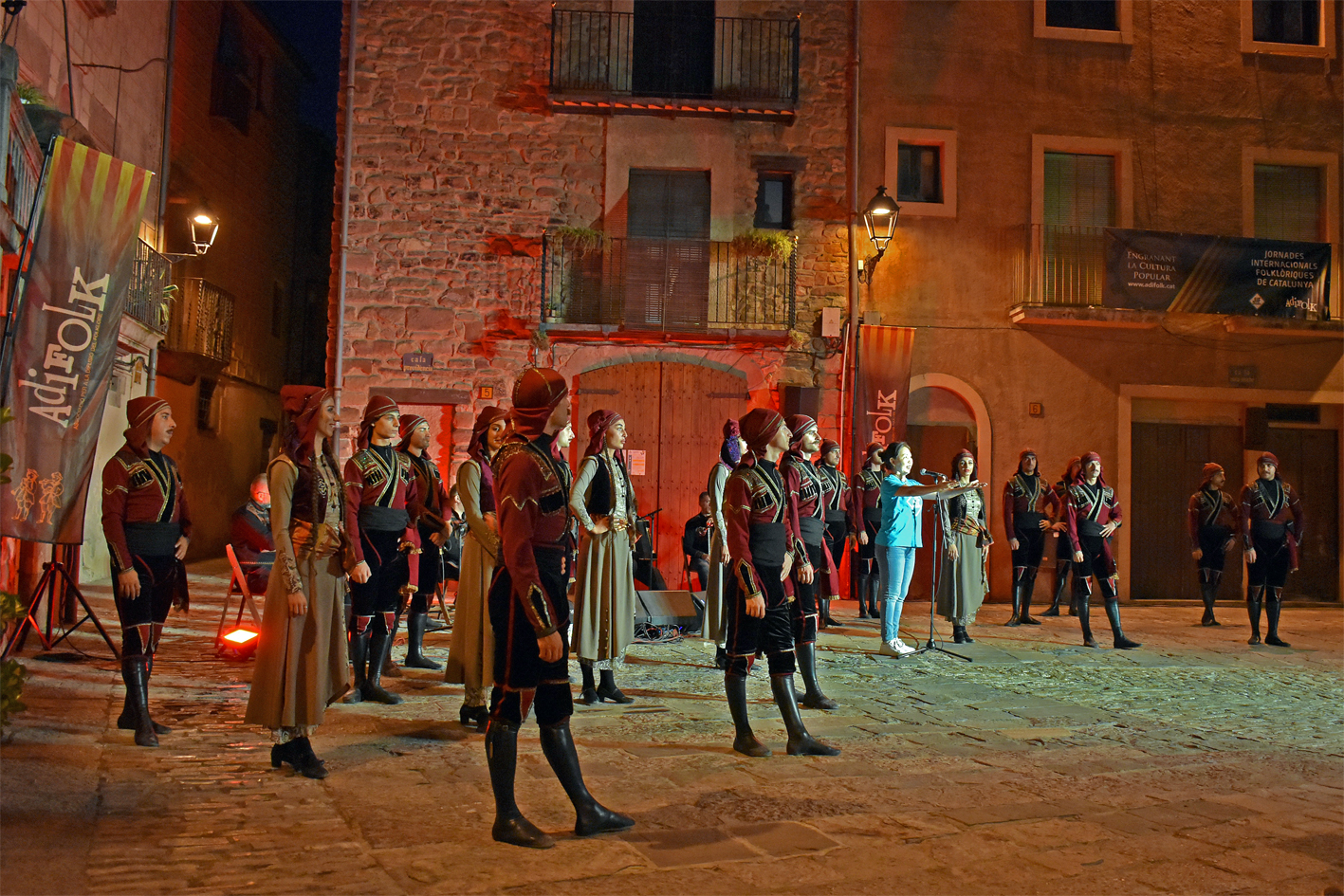 ActuaciÃ³ del grup Khorumi de GeÃ²rgia a la plaÃ§a Major del Poble Vell, dins del programa de les Jornades Internacionals FolklÃ²riques de Catalunya i de lâ€™Onze de Setembre 2024 a SÃºria.