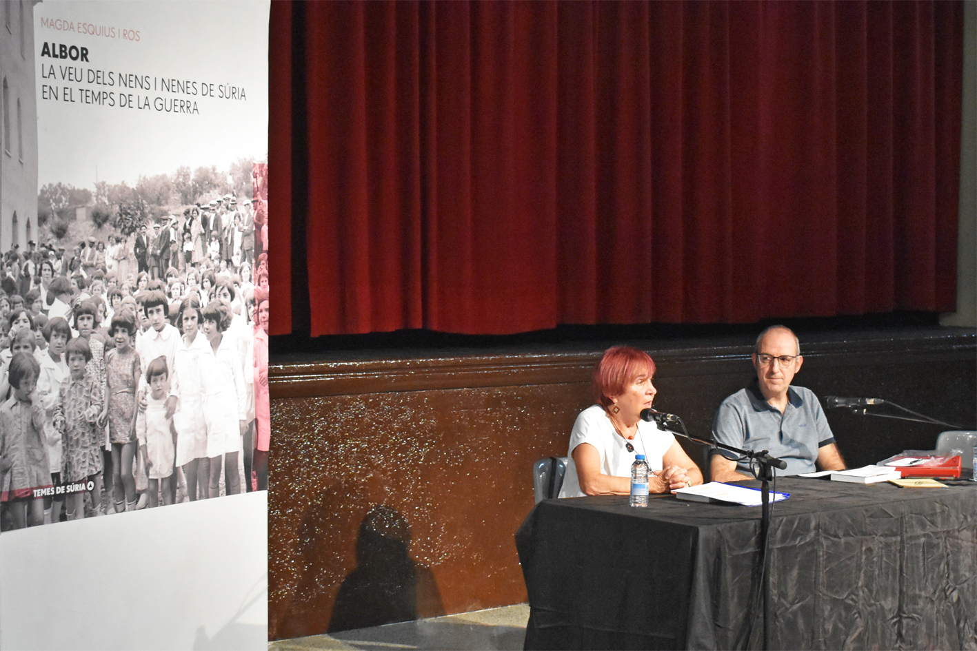 Presentació del llibre sobre la revista escolar surienca Albor al Casal del Poble de Callús, amb la seva autora Magda Esquius i el filòleg Jordi Badia.
