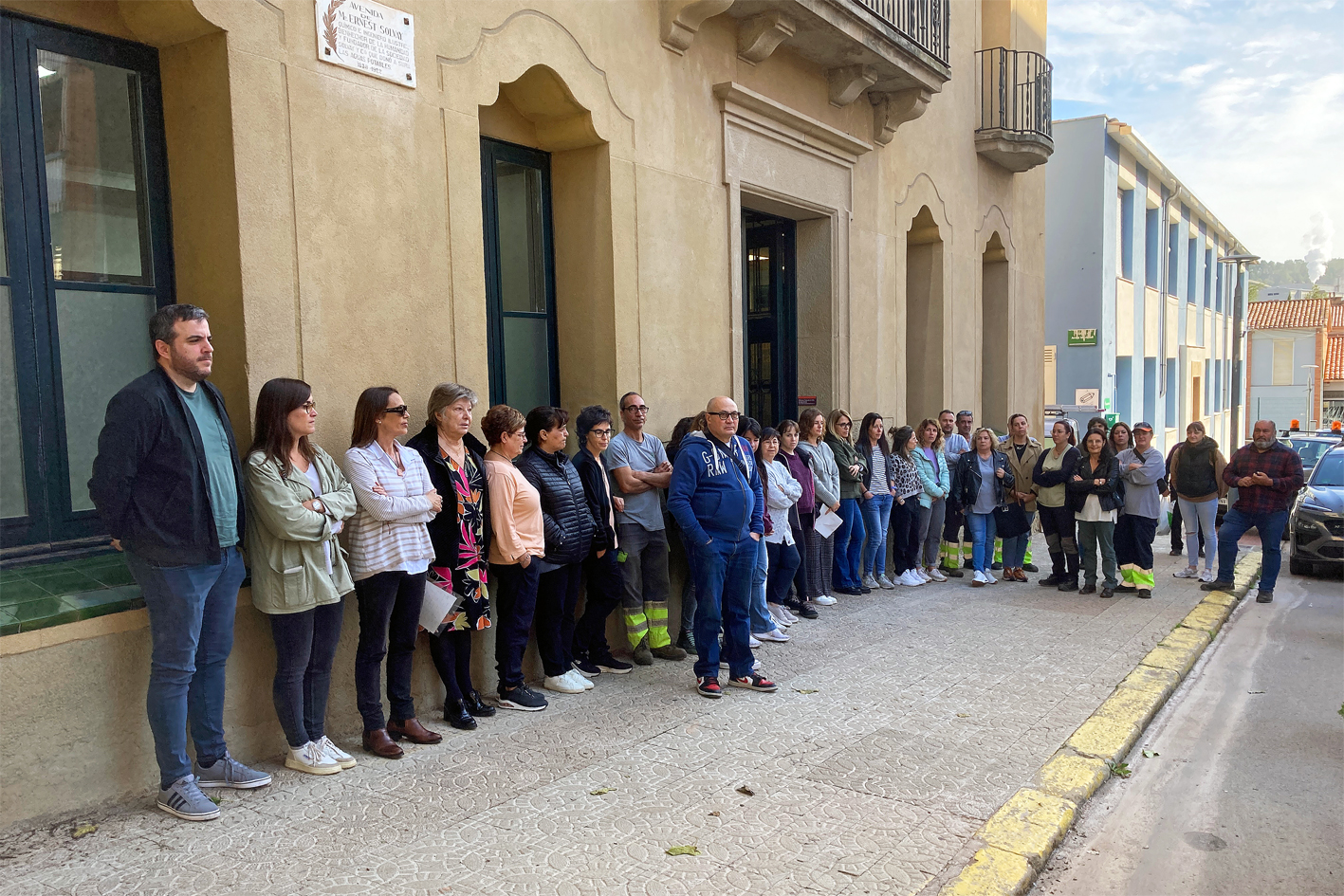 Concentració de solidaritat al davant de la Casa de la Vila per les persones afectades pel temporal DANA