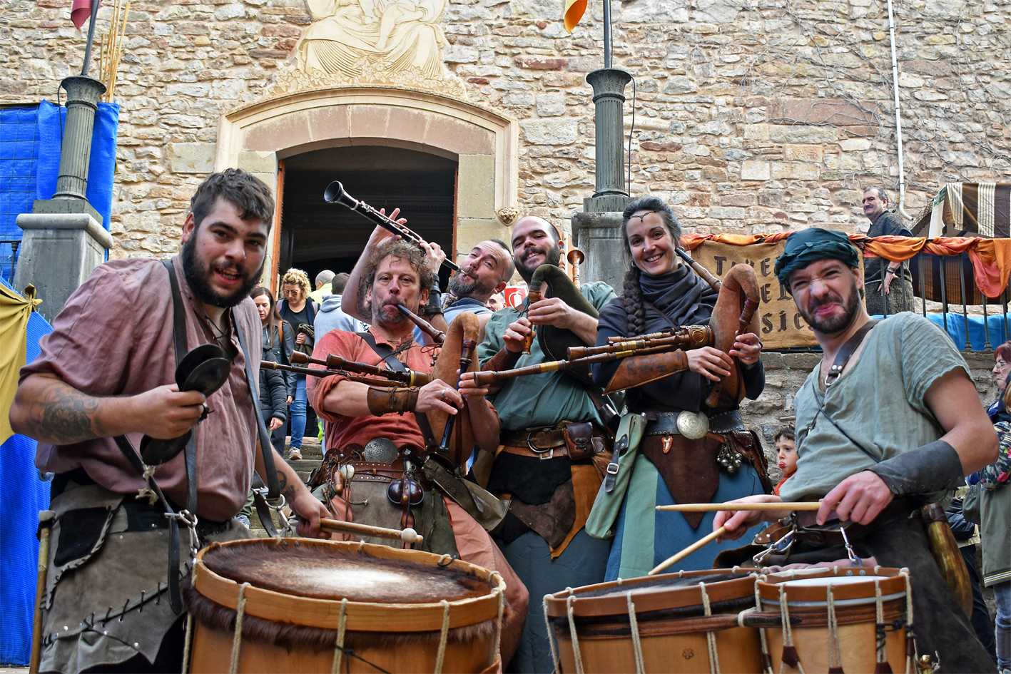 Cercavila dels Berros de la Cort pel carrer Major del Poble Vell, dins de la 21a Fira Medieval d'Oficis de SÃºria.