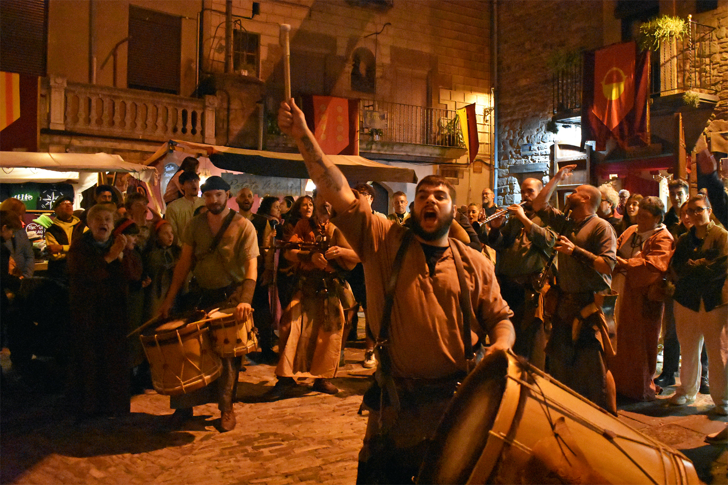 Un espectacular final de festa tanca la 21a Fira Medieval d'Oficis al Poble Vell de Súria