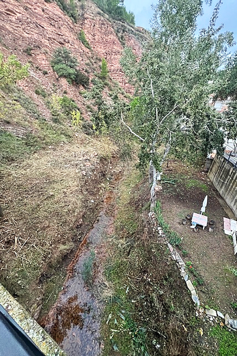 Treballs de manteniment de la franja forestal de seguretat, a l'entorn del barri de Cal Trist.