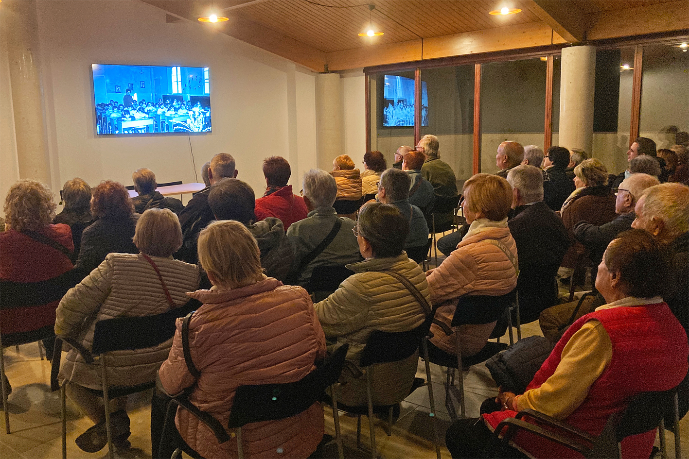 Novembre de 2024 - ProjecciÃ³ de l'audiovisual del Museu de la Mineria a la Sala del Portal del Casinet, dins de la Setmana de la Gent Gran.