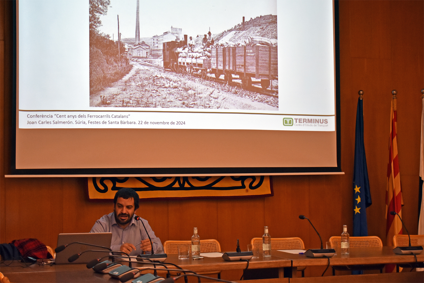L'historiador Joan Carles Salmeron parla durant l'acte d'inici de la Festa de Santa Bàrbara, dedicat al centenari del tren de la potassa.