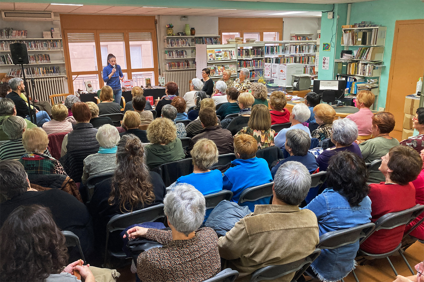 Xerrada de la cuinera i escriptora Maria Nicolau a la Biblioteca Pública, dins del programa del Dia Internacional per l'erradicació de la violència vers les dones i del 25è aniversari del Casal de la Dona.