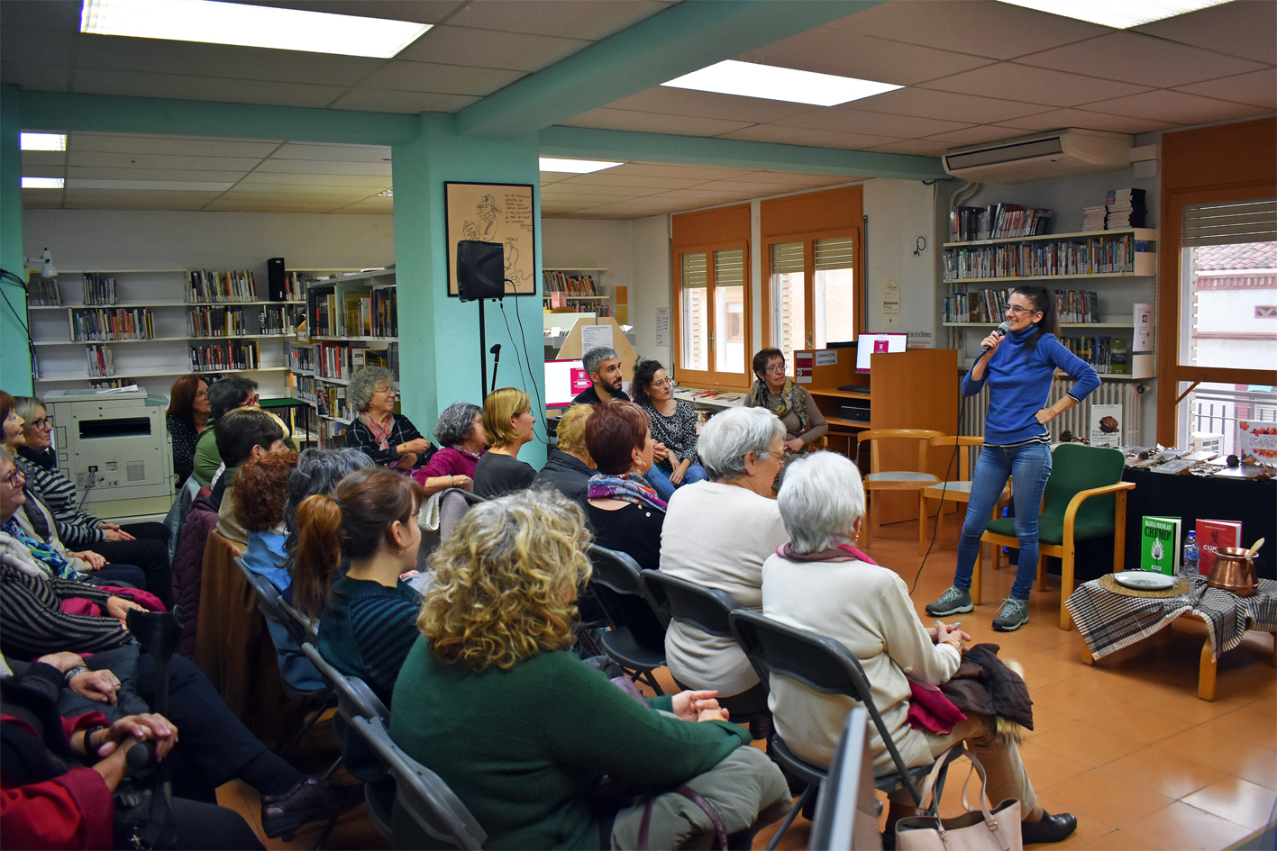Xerrada de la cuinera i escriptora Maria Nicolau a la Biblioteca Pública, dins del programa del Dia Internacional per l'erradicació de la violència vers les dones i del 25è aniversari del Casal de la Dona.