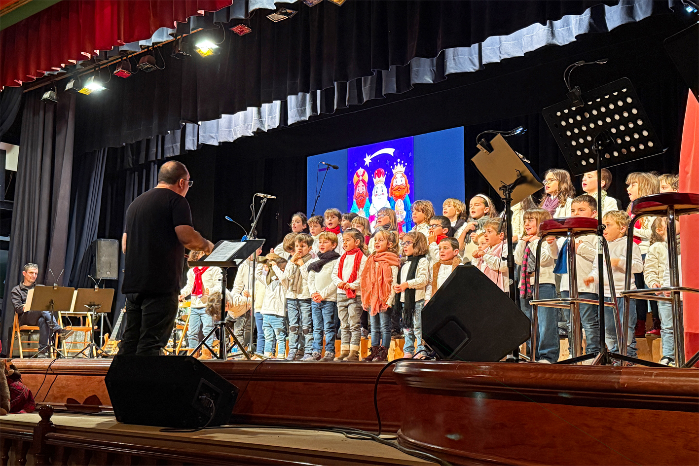 Curs 2024-25 - Concert de Nadal de l'Escola Municipal de MÃºsica a la ResidÃ¨ncia Bell RepÃ²s, a partir d'un conte d'Eva Ferrer Paniagua.