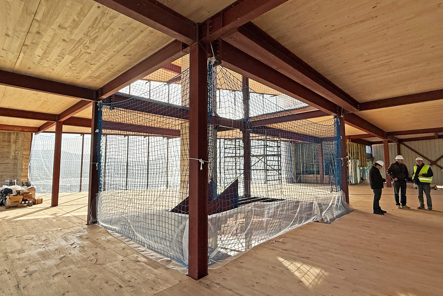 Vista parcial de la primera planta de la futura Biblioteca-Centre Cultural de Súria, durant la visita d'obres.