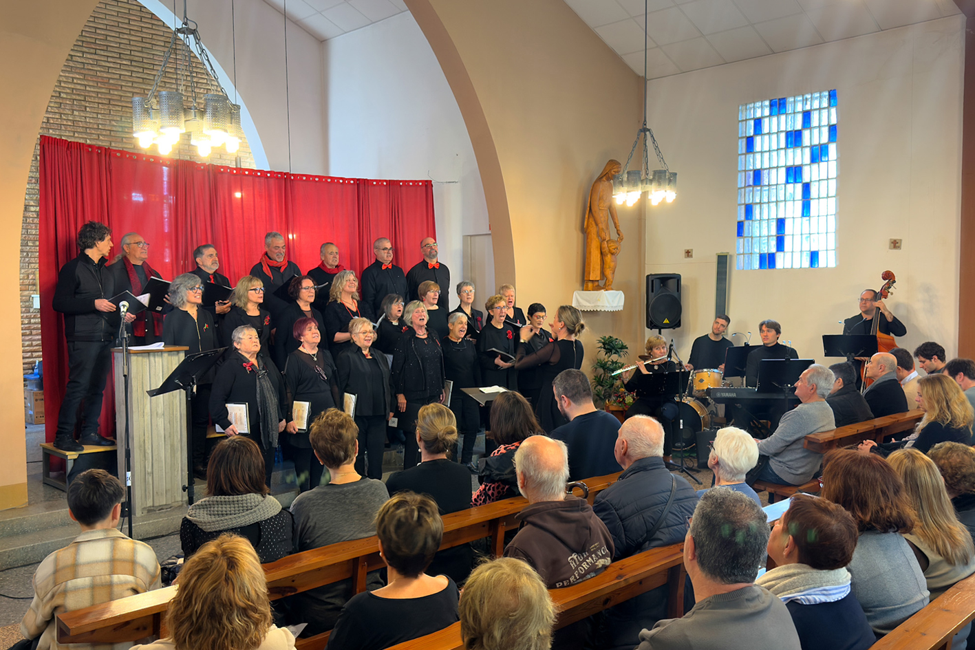 Curs 2024-25 - Concert de Sant Esteve a cÃ rrec de la Coral SÃ²rissons de l'Escola Municipal de MÃºsica, a l'EsglÃ©sia de Santa BÃ rbara.