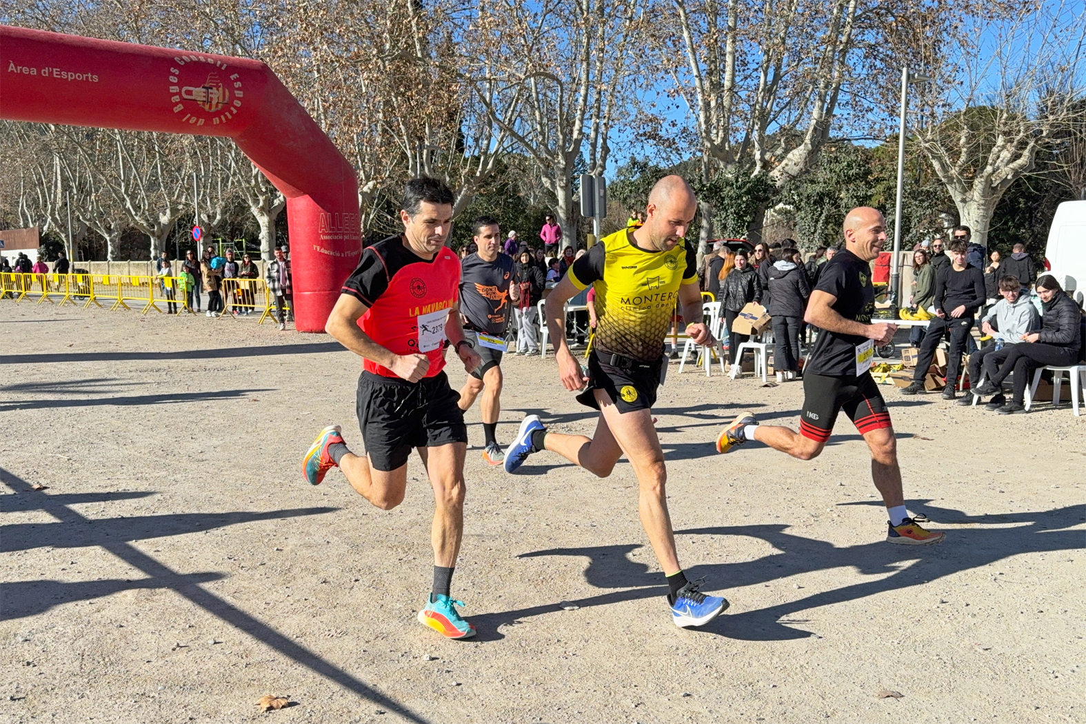 Cursa per a pares del Cros Escolar de Súria, celebrat al circuit del Rieral del Tordell.