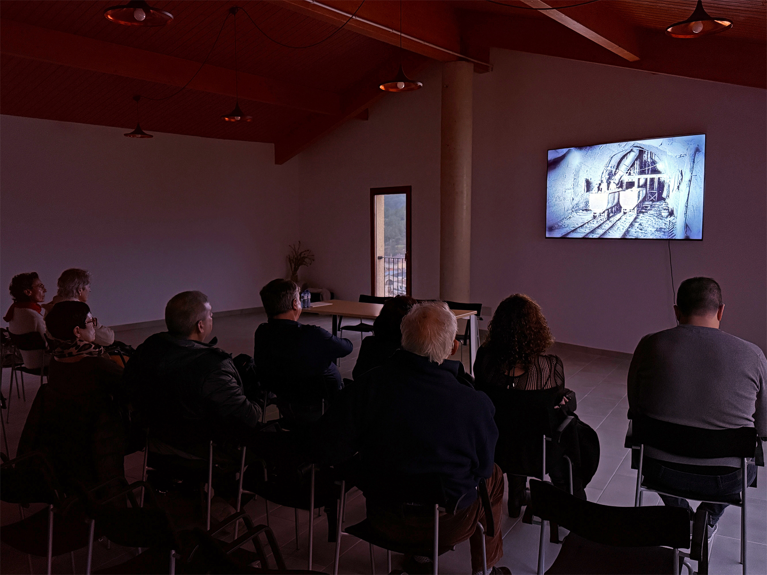  Projecció del documental cardoní 'Una vida sota terra' a la Sala del Portal, a l'edifici del Casinet.