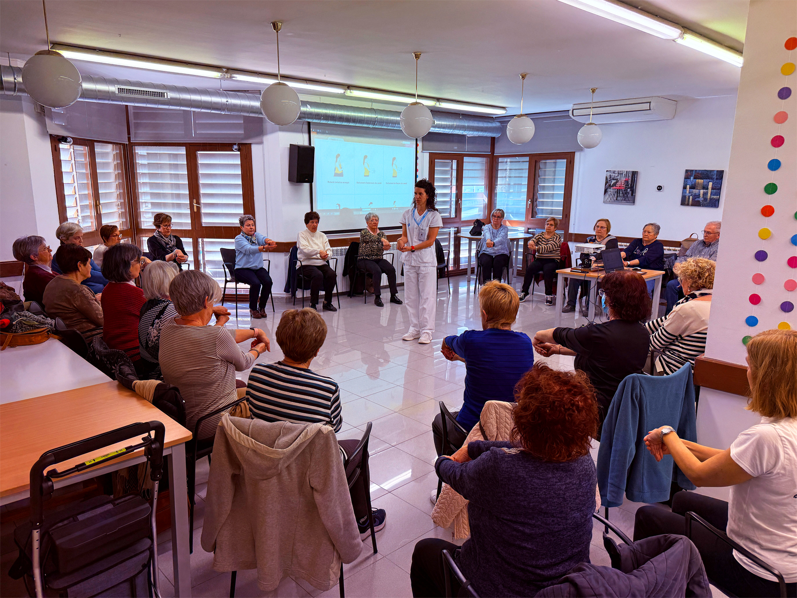 Dijous 27 de marÃ§ - SessiÃ³ d'estiraments, dins de la 4a Escola de Salut de SÃºria.