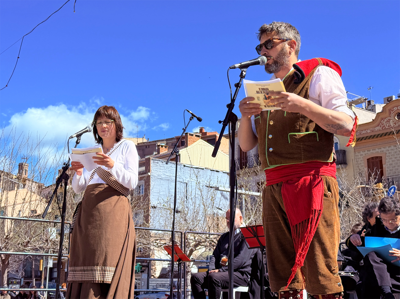 Presentació de la 6a Trobada de Ball de Cascavells de Catalunya, a la plaça de Sant Joan.