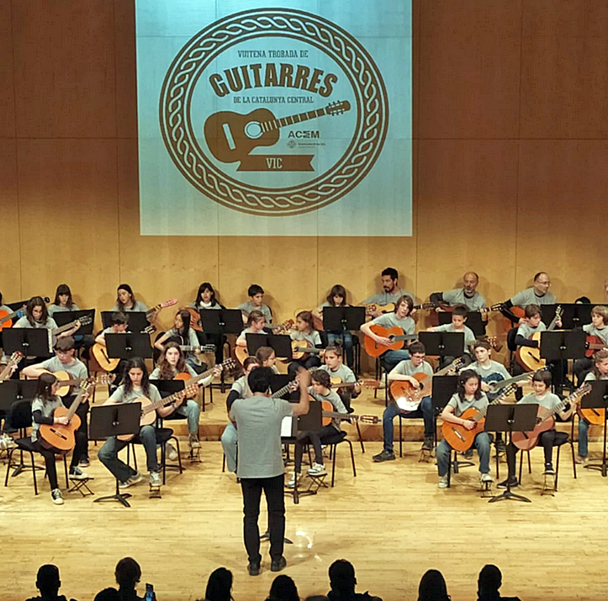 Curs 2024-25 - ParticipaciÃ³ de l'Escola Municipal de MÃºsica en la 8a Trobada de Guitarres de la Catalunya Central, a Vic.