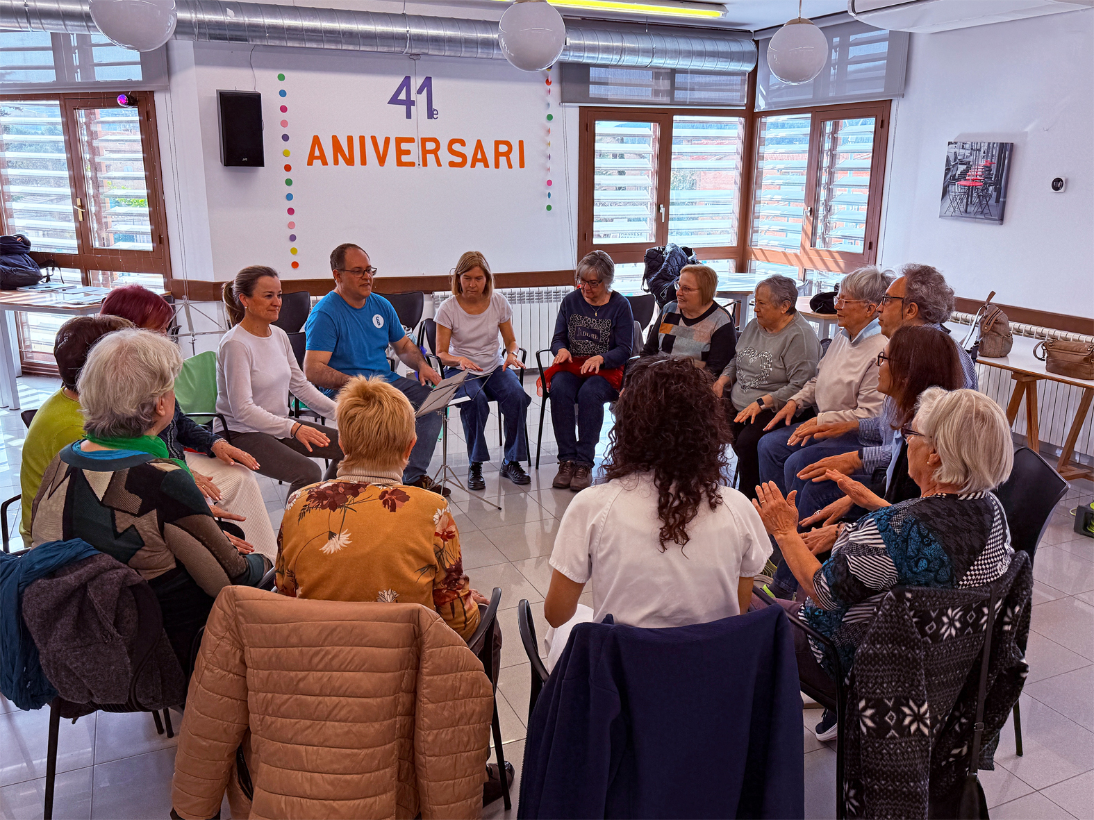 Curs 2024-25 - SessiÃ³ de mÃºsica i moviment, a cÃ rrec de l'Escola Municipal de MÃºsica, dins de la 4a Escola de Salut de SÃºria.