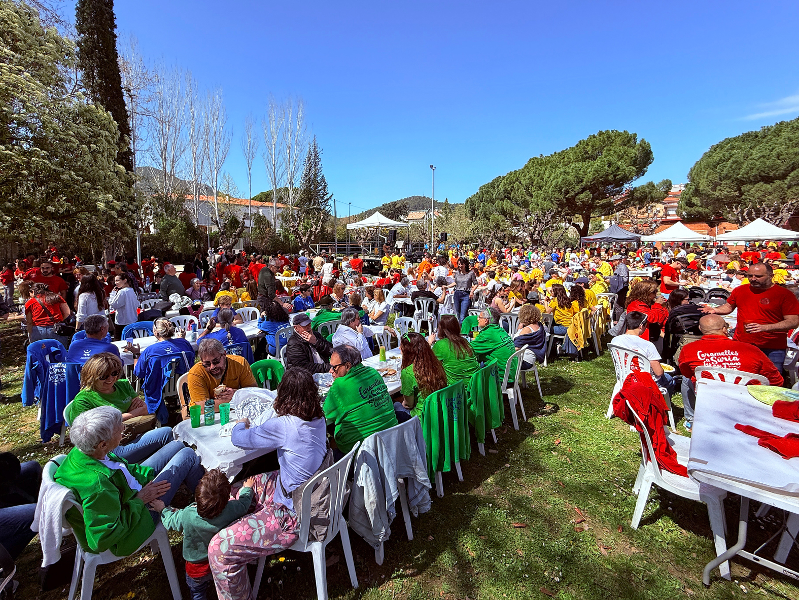 Imatge dâ€™ambient del Vermut Caramellaire, celebrat al Parc Municipal Macary i Viader.