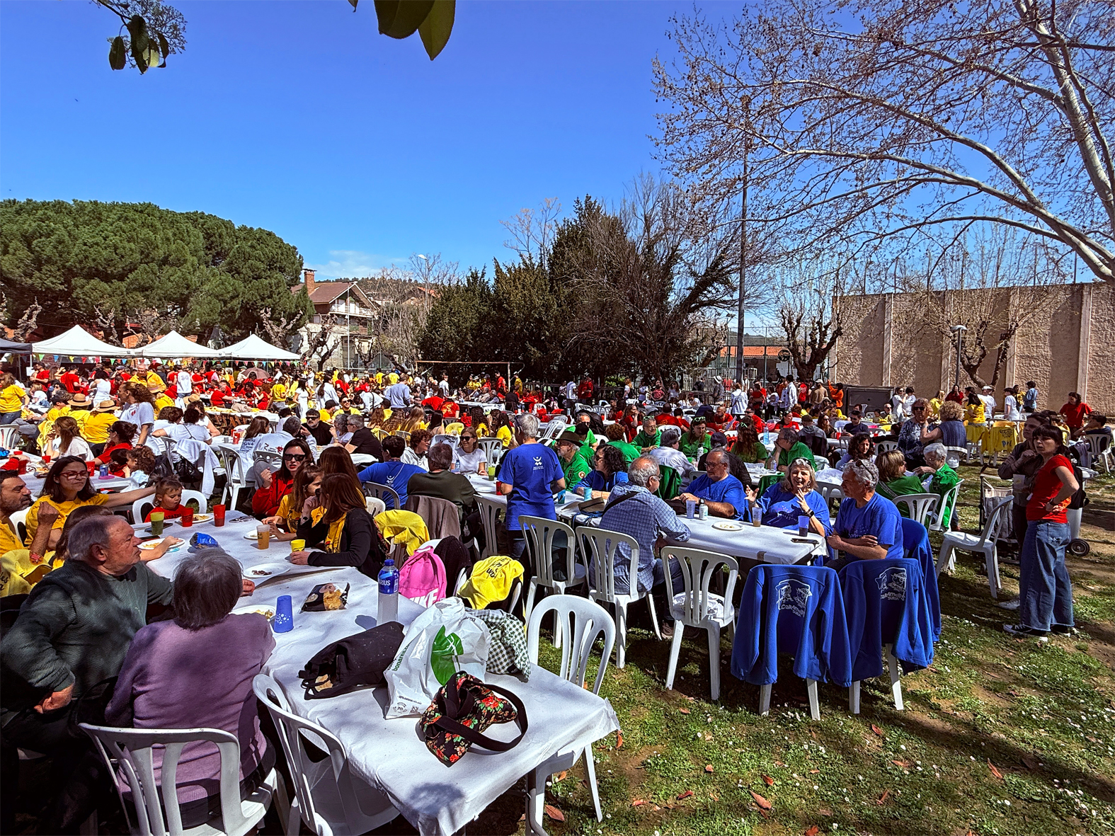 Imatge dâ€™ambient del Vermut Caramellaire, celebrat al Parc Municipal Macary i Viader.