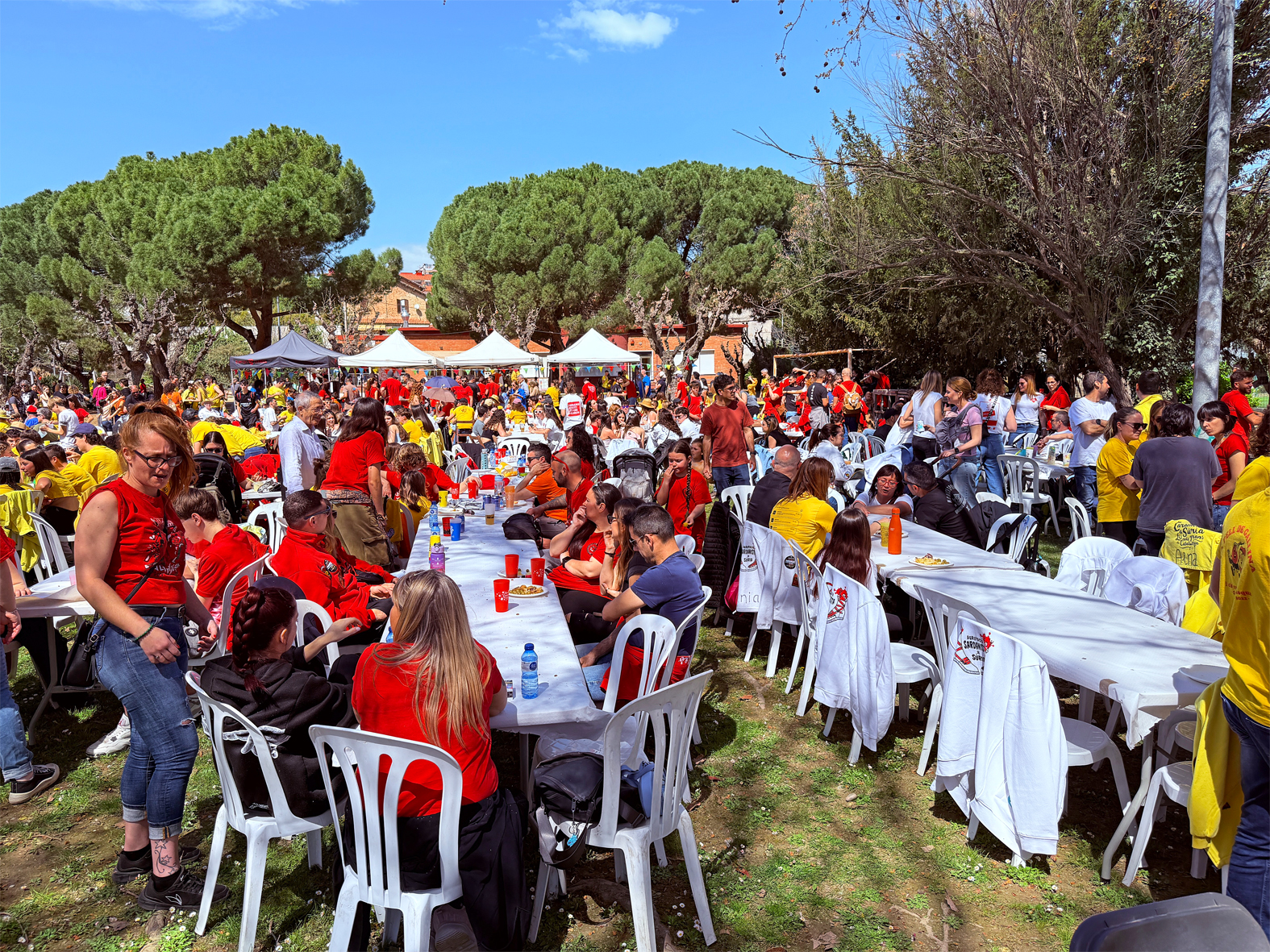 Imatge dâ€™ambient del Vermut Caramellaire, celebrat al Parc Municipal Macary i Viader.