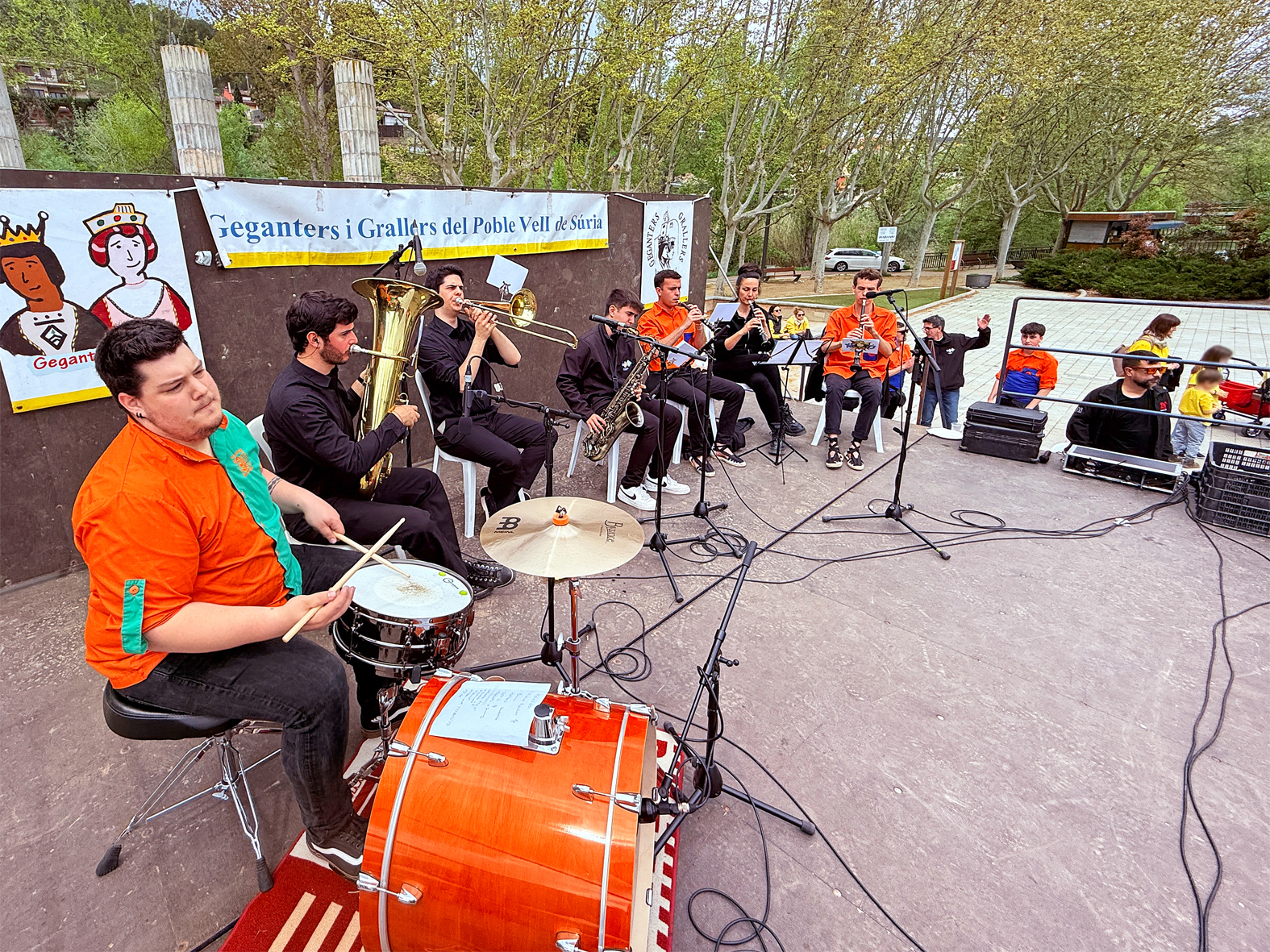 Músics de la 15a Trobada Gegantera a la plaça de Sant Joan, dins de la Fira de Rams de Súria.
