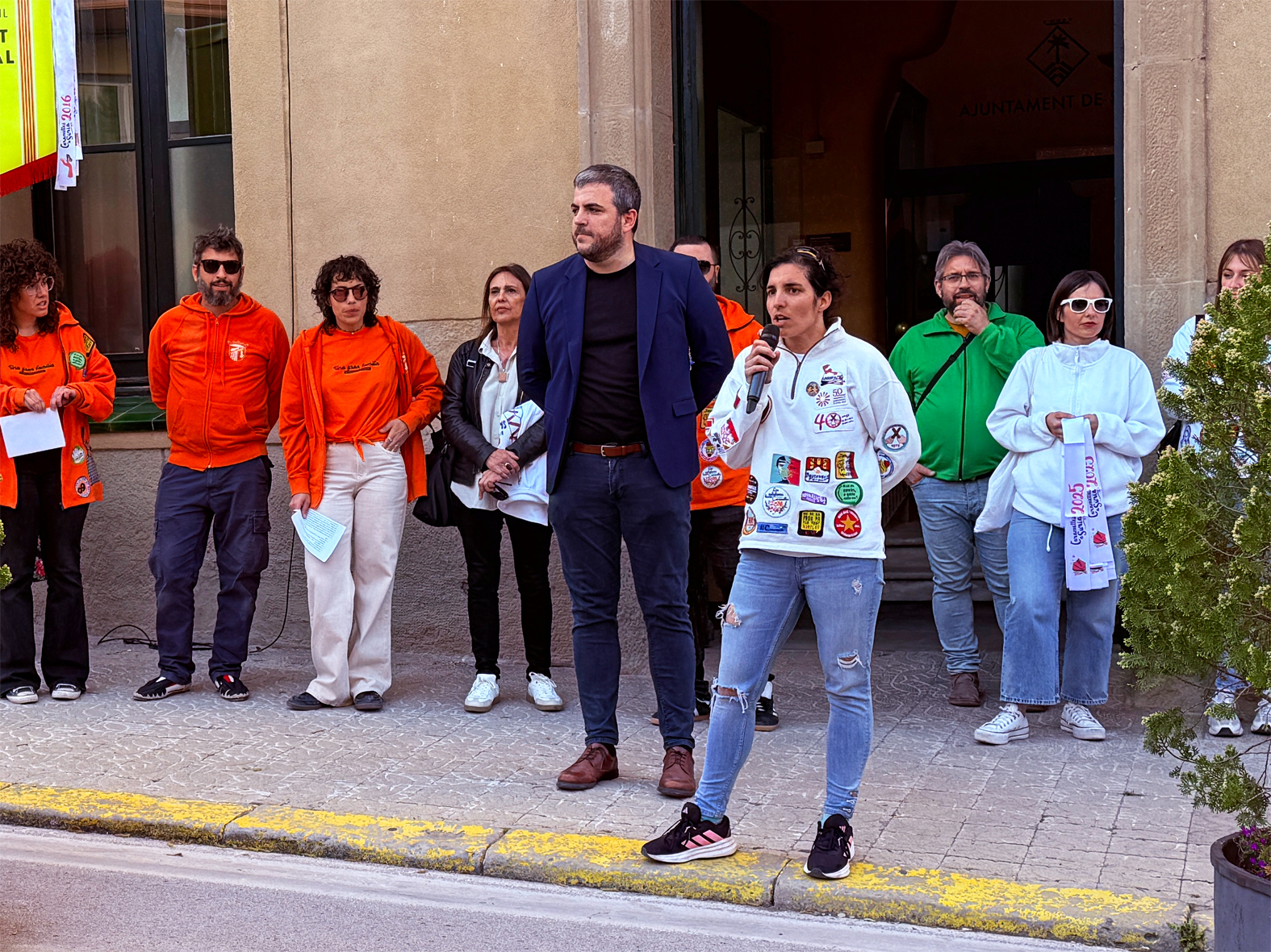 Parlament de la regidora de Festes, Alba MartÃ­nez, en l'acte d'inici de les Caramelles de SÃºria, al davant de la Casa de la Vila.