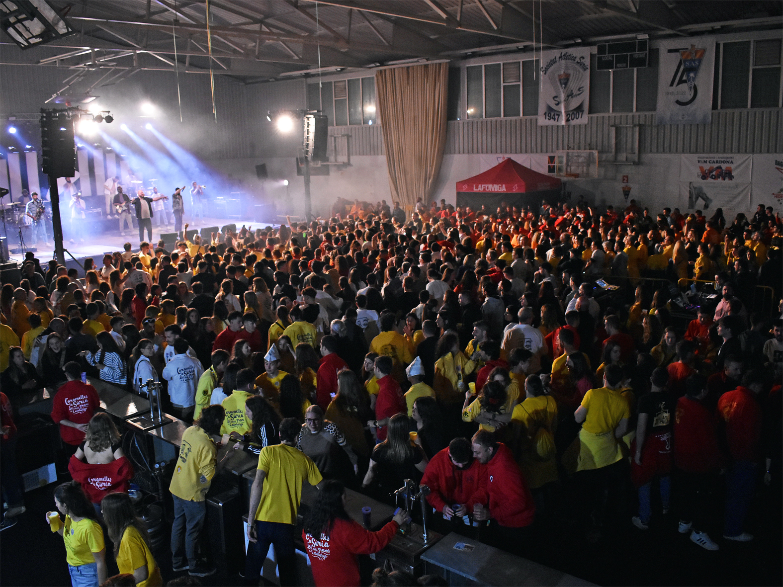 Concert del grup La FÃºmiga al PavellÃ³ Municipal d'Esports, dins del programa de les Caramelles de SÃºria 2025.