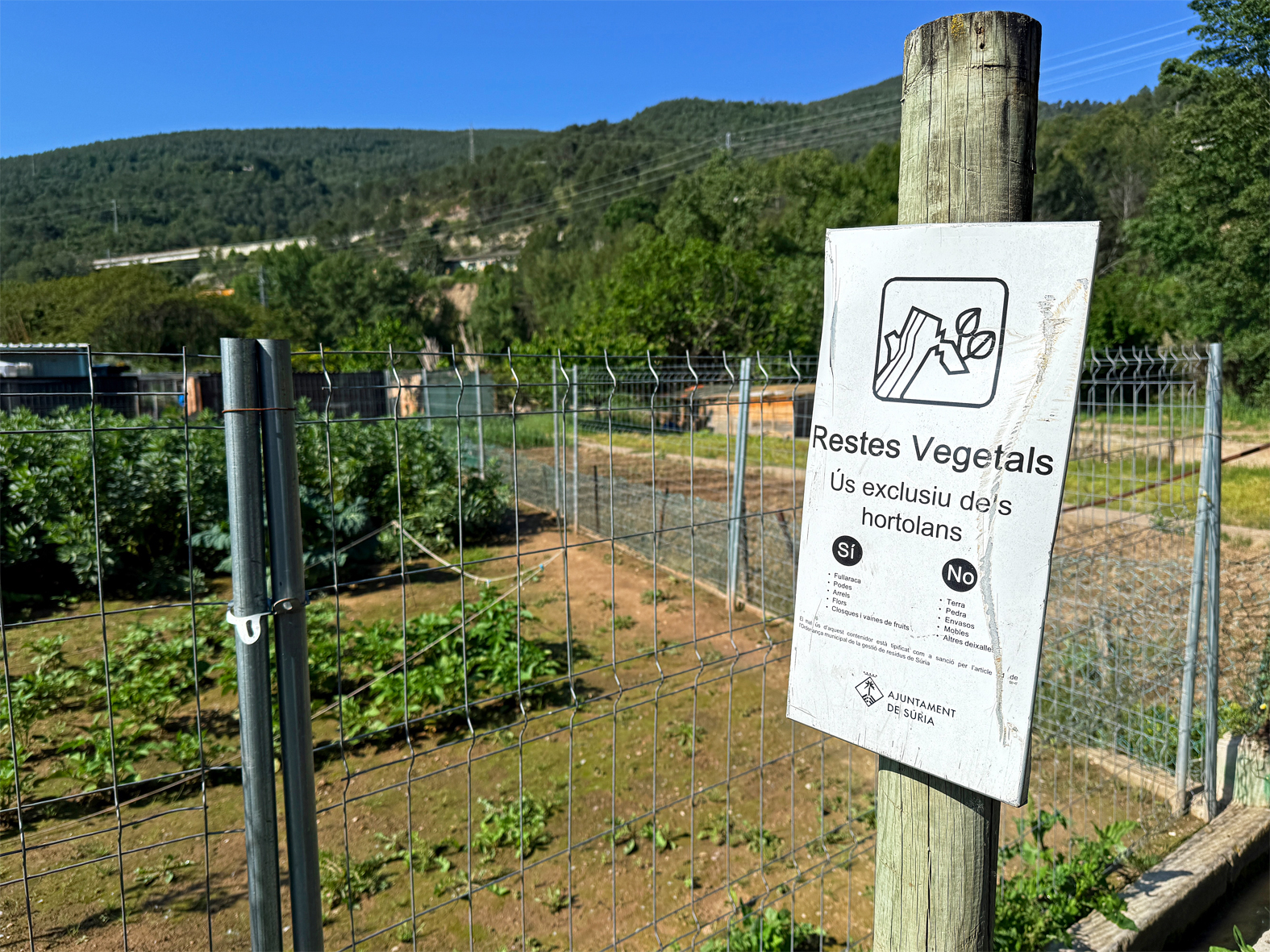 L'Ajuntament instal·la quatre contenidors per a la recollida exclusiva de restes vegetals generades a les hortes