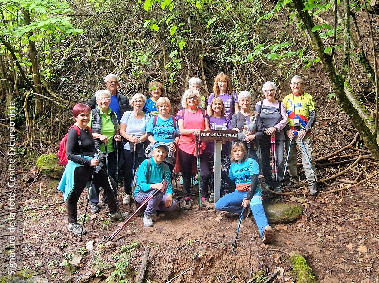 Divendres 9 de maig de 2025 - Participants en la caminada per l'entorn deSÃºria, a cÃ rrec del Centre Excursionista, dins de la 4a Escola de Salut de SÃºria.