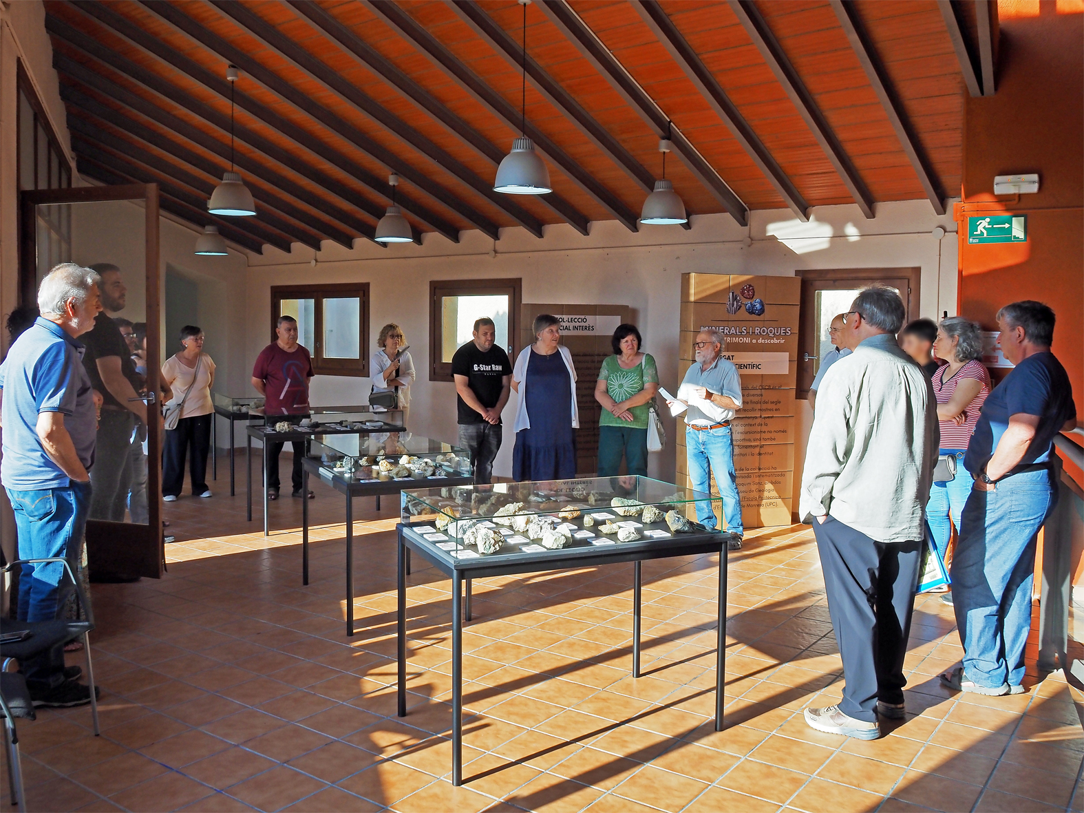 Imatge de la inauguració de l'exposició permanent 'Minerals i roques: un patrimoni a descobrir' al Museu de la Mineria de Súria.