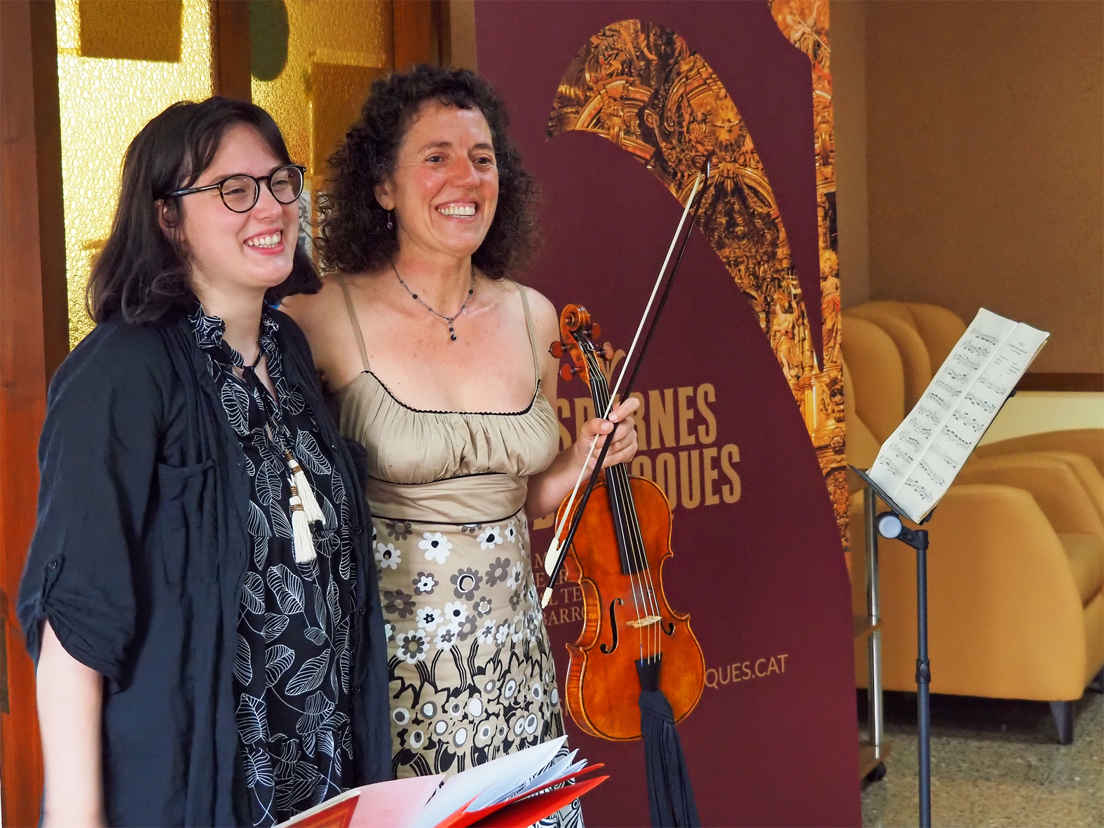 Les intèrprets Adriana Alcaide i Ana Marija Krajnc, al final de l'audició celebrada a la Residència Bell Repòs, dins del Festival Espurnes Barroques.