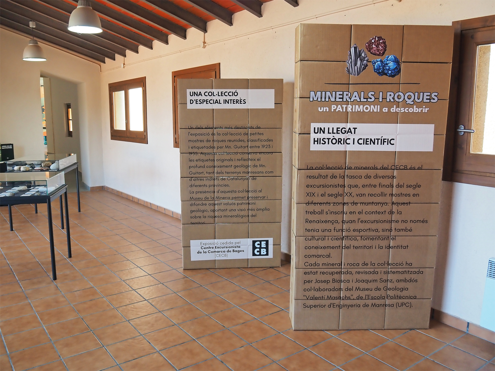 Plafons de l'exposiciÃ³ permanent 'Minerals i roques: un patrimoni a descobrir' al Museu de la Mineria de SÃºria.