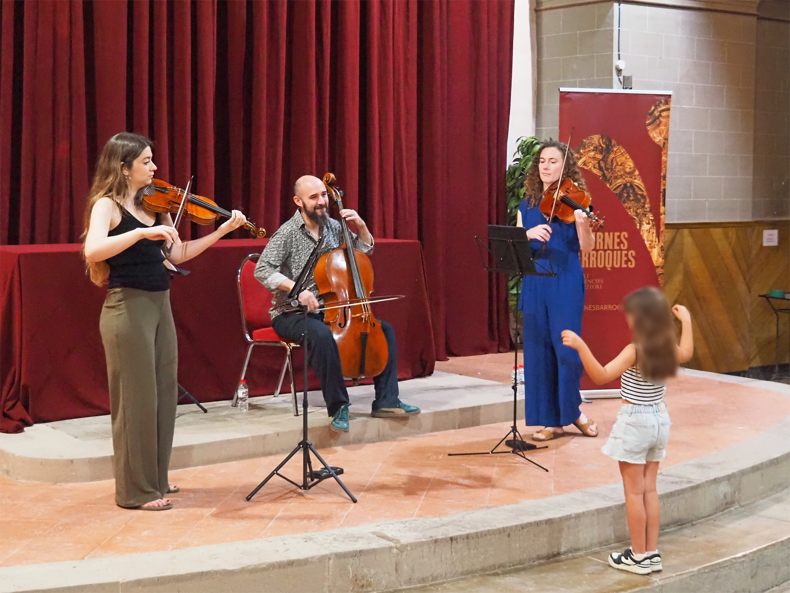 Taller-audició per a les escoles amb intèrprets del grup Bachcelona Consort a l'Església del Roser, dins del Festival Espurnes Barroques.