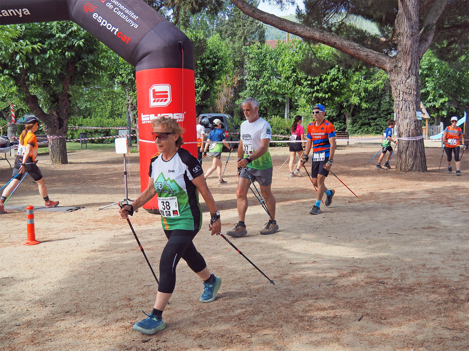 Pas de participants en la Cursa de Marxa Nòrdica Vila de Súria pel circuit del Parc Municipal Macary i Viader.