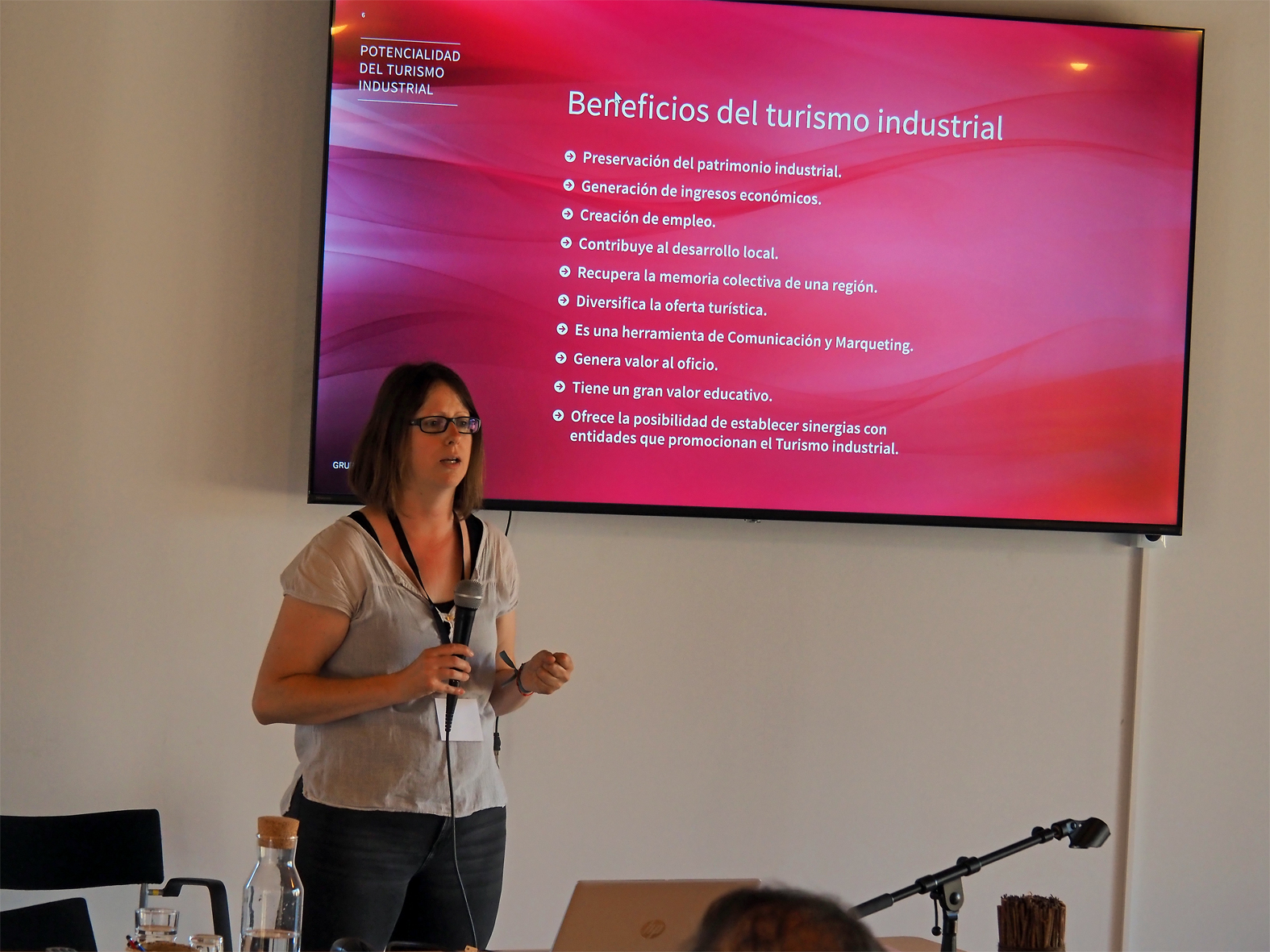 Conferència d'Elena Planas (Transversal Gestió Cultural), dins del 6è Congrés Internacional de Geologia i Mineria Ambiental, a Súria.