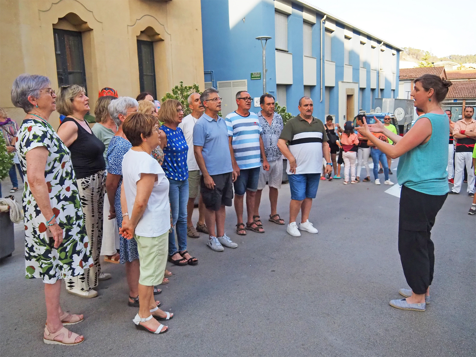 InterpretaciÃ³ de la Societat Coral La Llanterna durant la celebraciÃ³ de la Nit de Sant Joan a SÃºria.