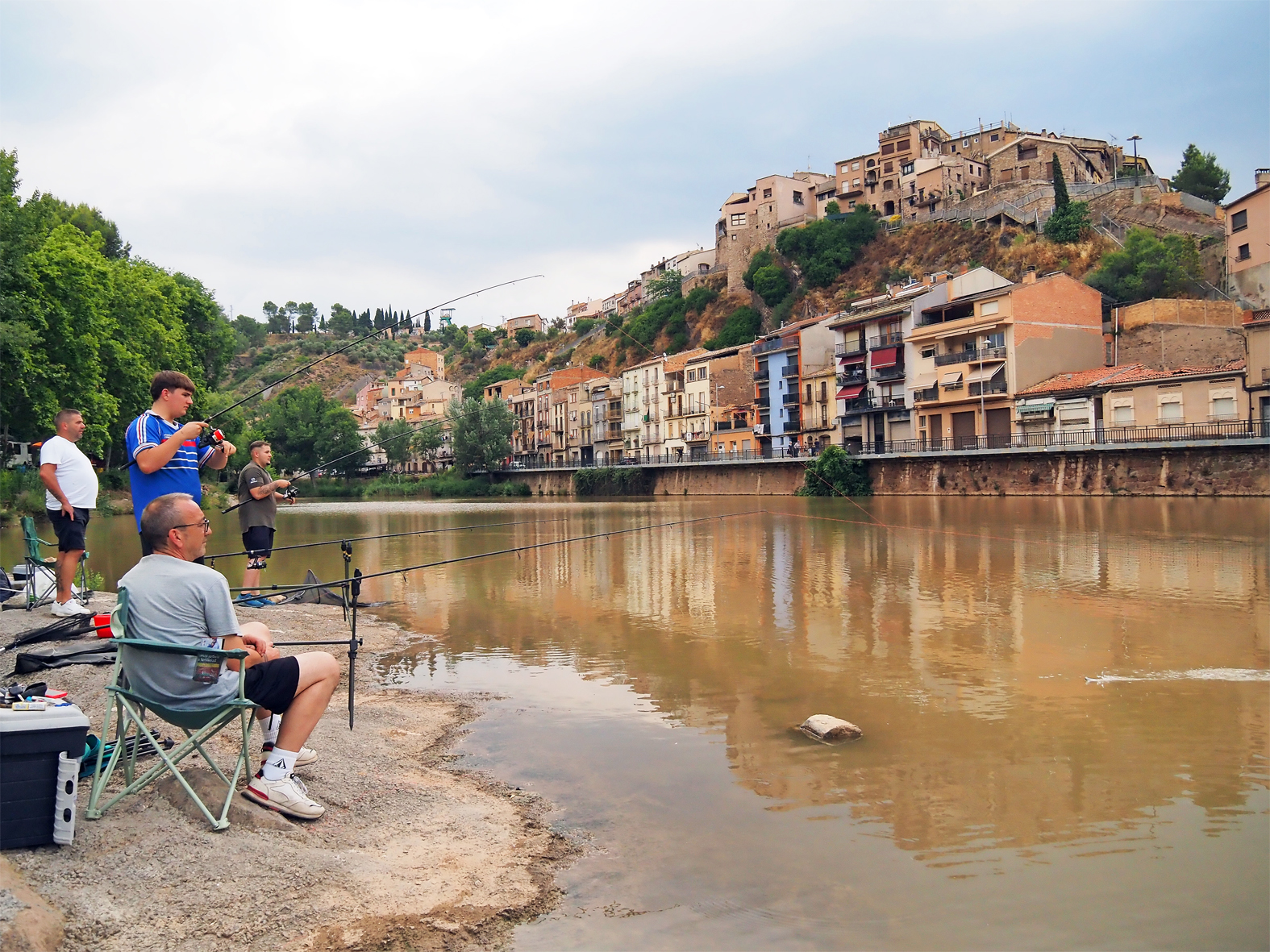 Concurs de Pesca al riu Cardener, organitzat per lâ€™AgrupaciÃ³ de Pescadors Esportius, dins del prÃ²leg de la Festa Major de SÃºria 2025.