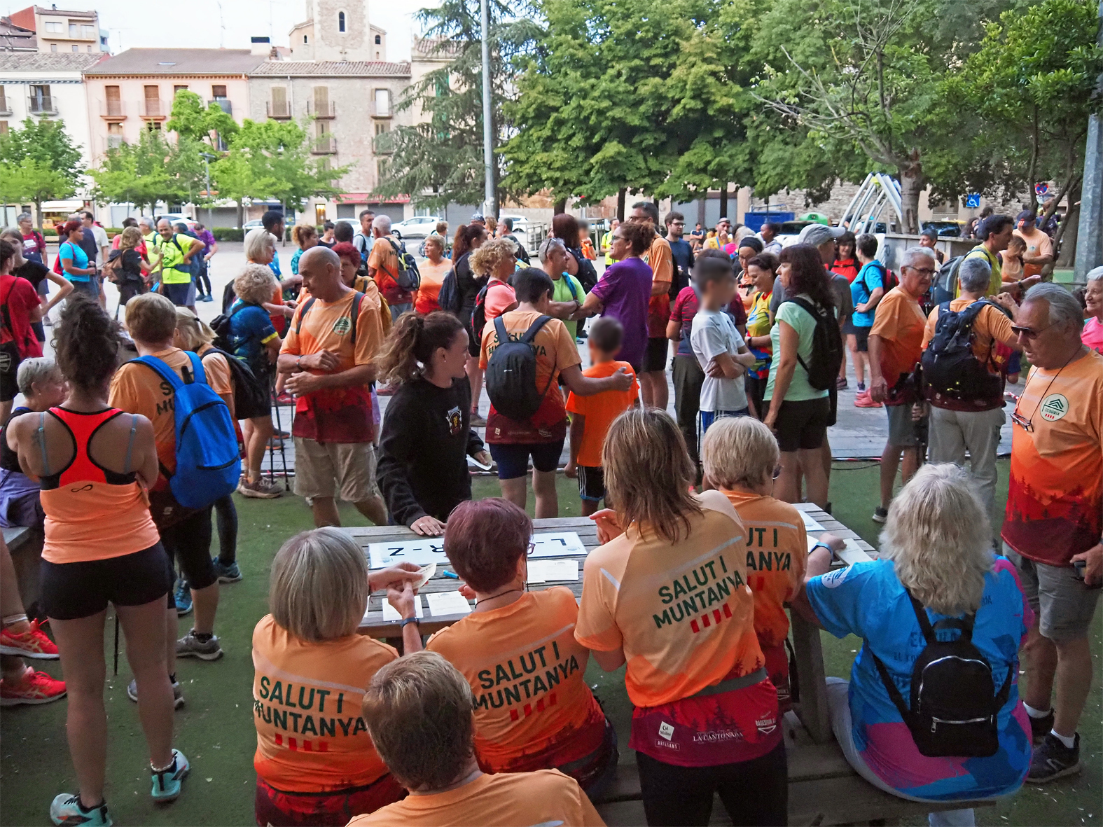 Preparatius de la Caminada Nocturna, organitzada pel Centre Excursionista, dins del prÃ²leg de la Festa Major de SÃºria 2025.