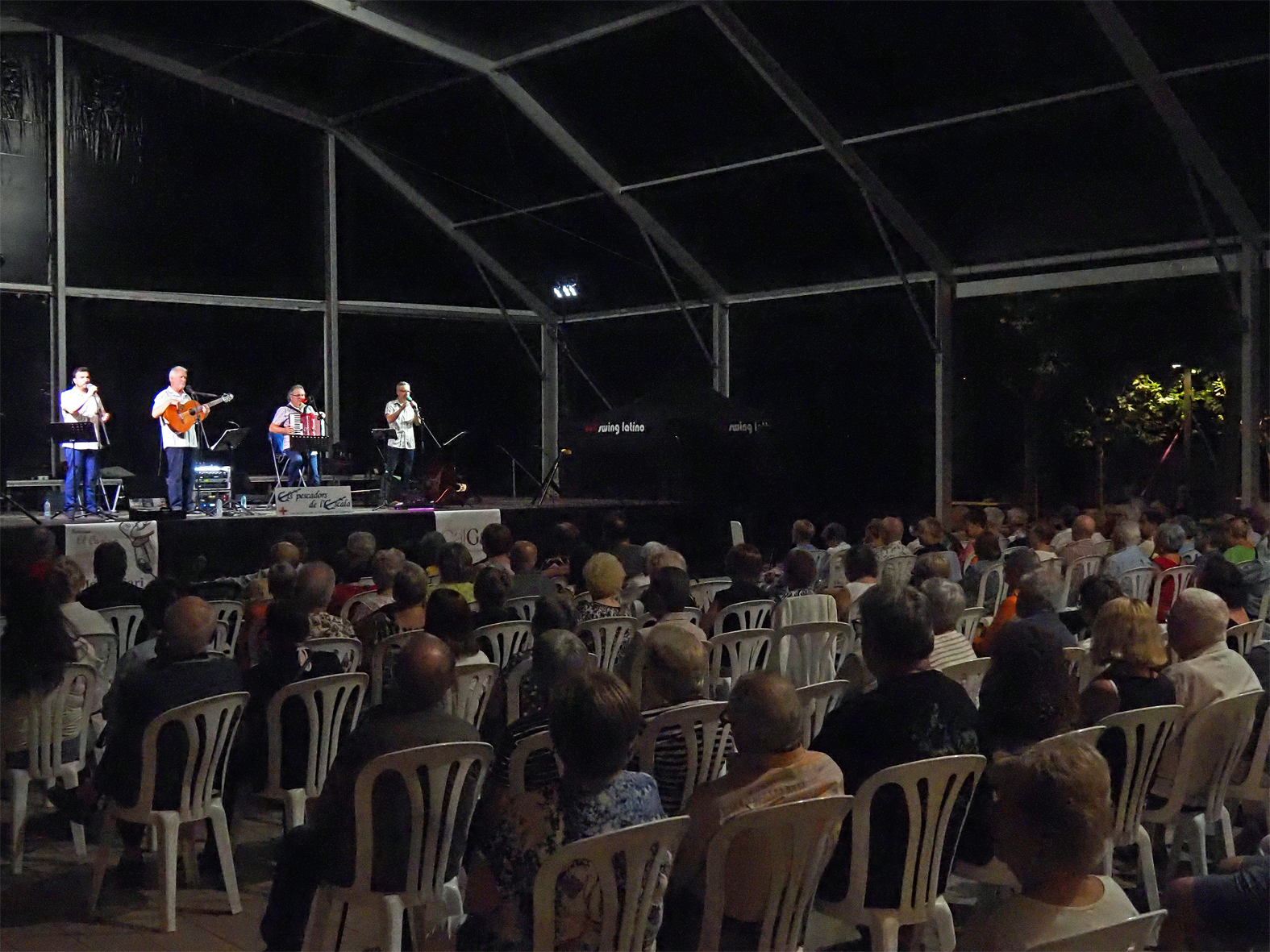 Concert d'havaneres amb Els Pescadors de L'Escala a la plaça de Sant Joan, dins de la Festa Major de Súria 2025.