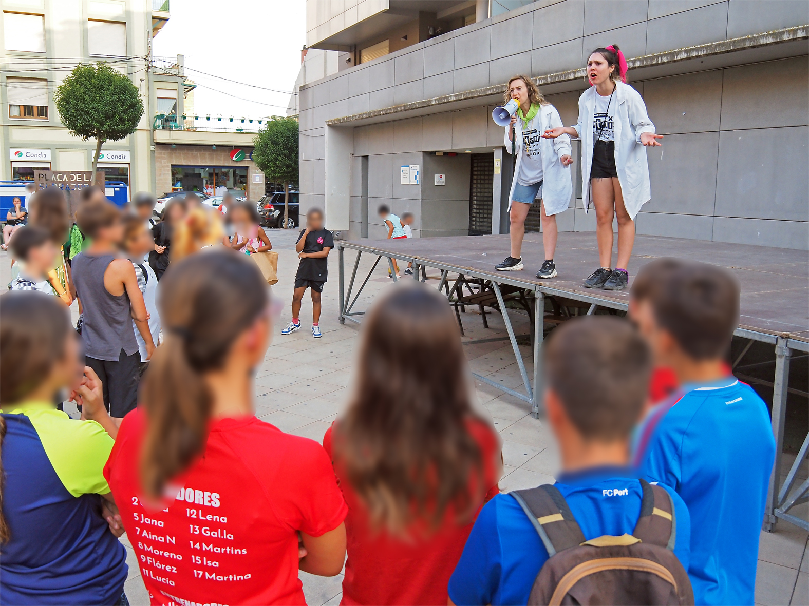 Inici de la Gimcana Nocturna a la plaça de la Serradora, dins de la Festa Major de Súria 2025.