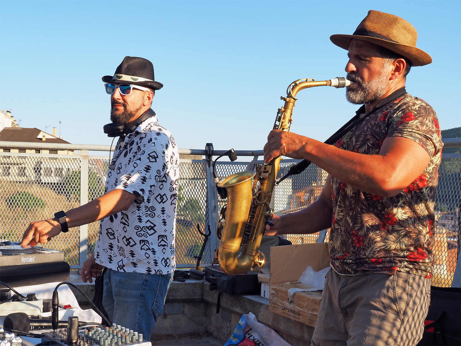 Sessió de chill-out amb DJ Gian i música en directe a La Bateria del Poble Vell, dins de la Festa Major de Súria 2025.