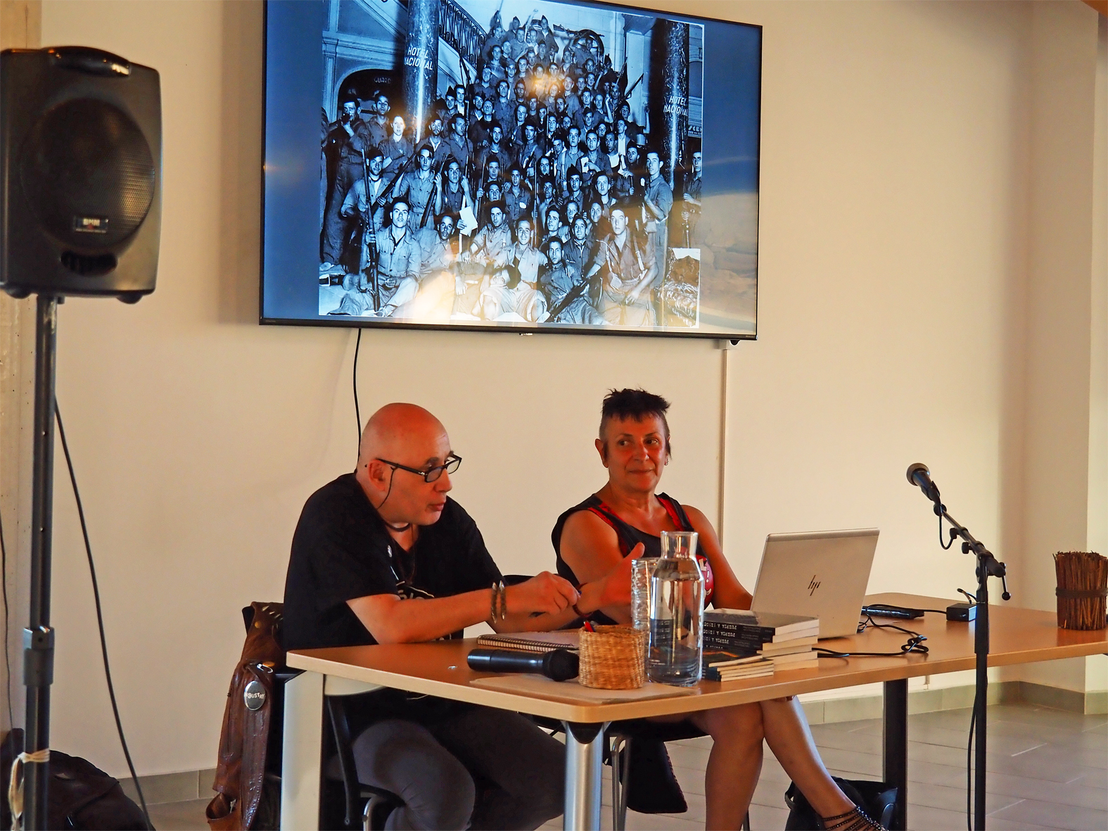 PresentaciÃ³ del llibre 'Puerta a ningÃºn sitioâ€™ a la Sala del Portal amb els seus autors, Isabel Pellejero i Eduard Musulen, dins del programa dâ€™actes de lâ€™Onze de Setembre.