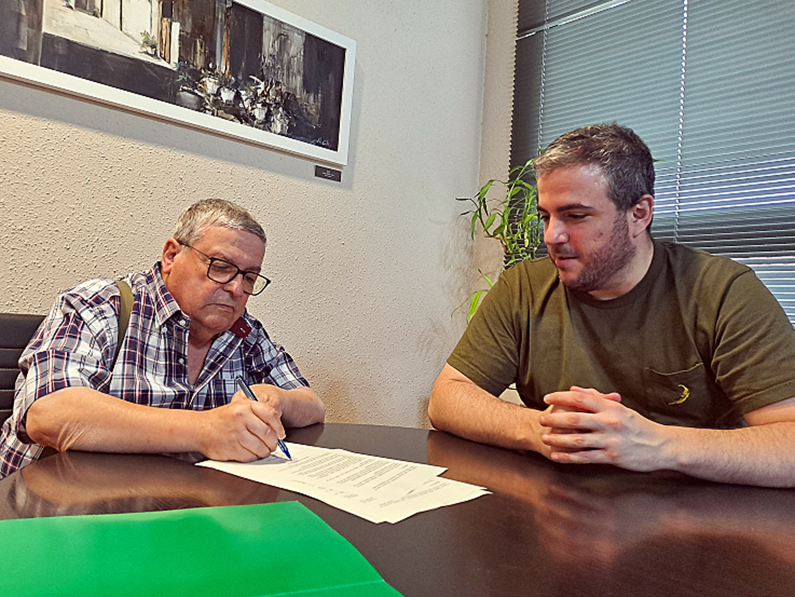 L'Arxiu Municipal rep la donació d'una col·lecció de fotografies i recordatoris del segle XX