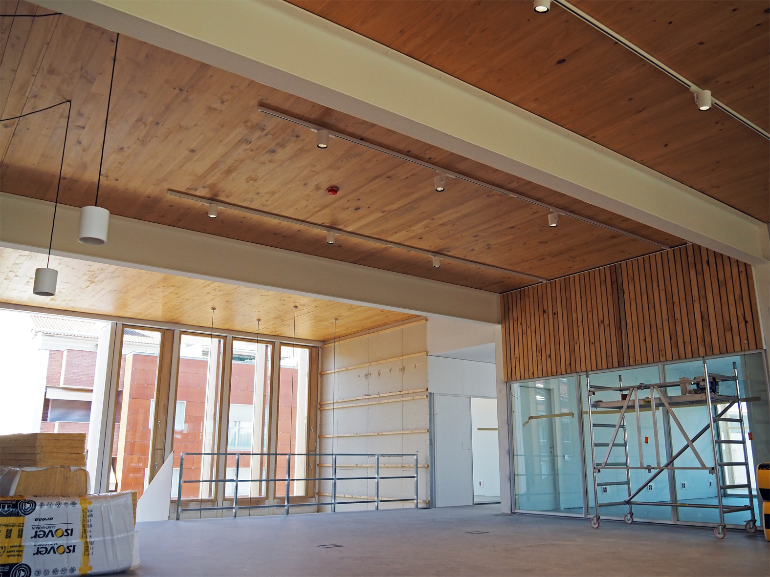Espai interior de la nova Biblioteca-Centre Cultural, en fase molt avançada de construcció.