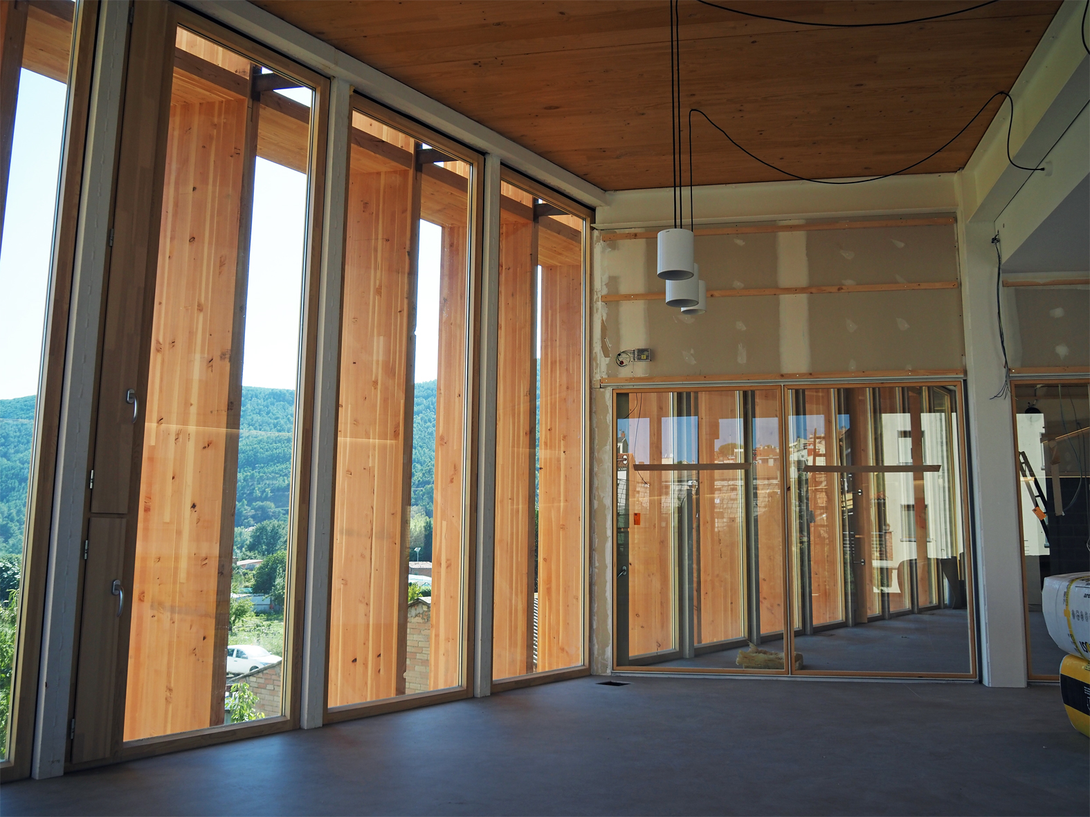 Espai interior de la nova Biblioteca-Centre Cultural, en fase molt avançada de construcció.