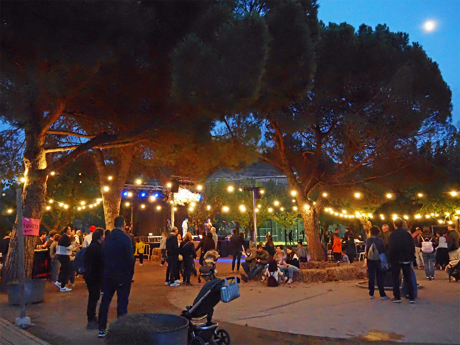 Ambient de la Castanyada de Súria al Parc Municipal Macary i Viader.