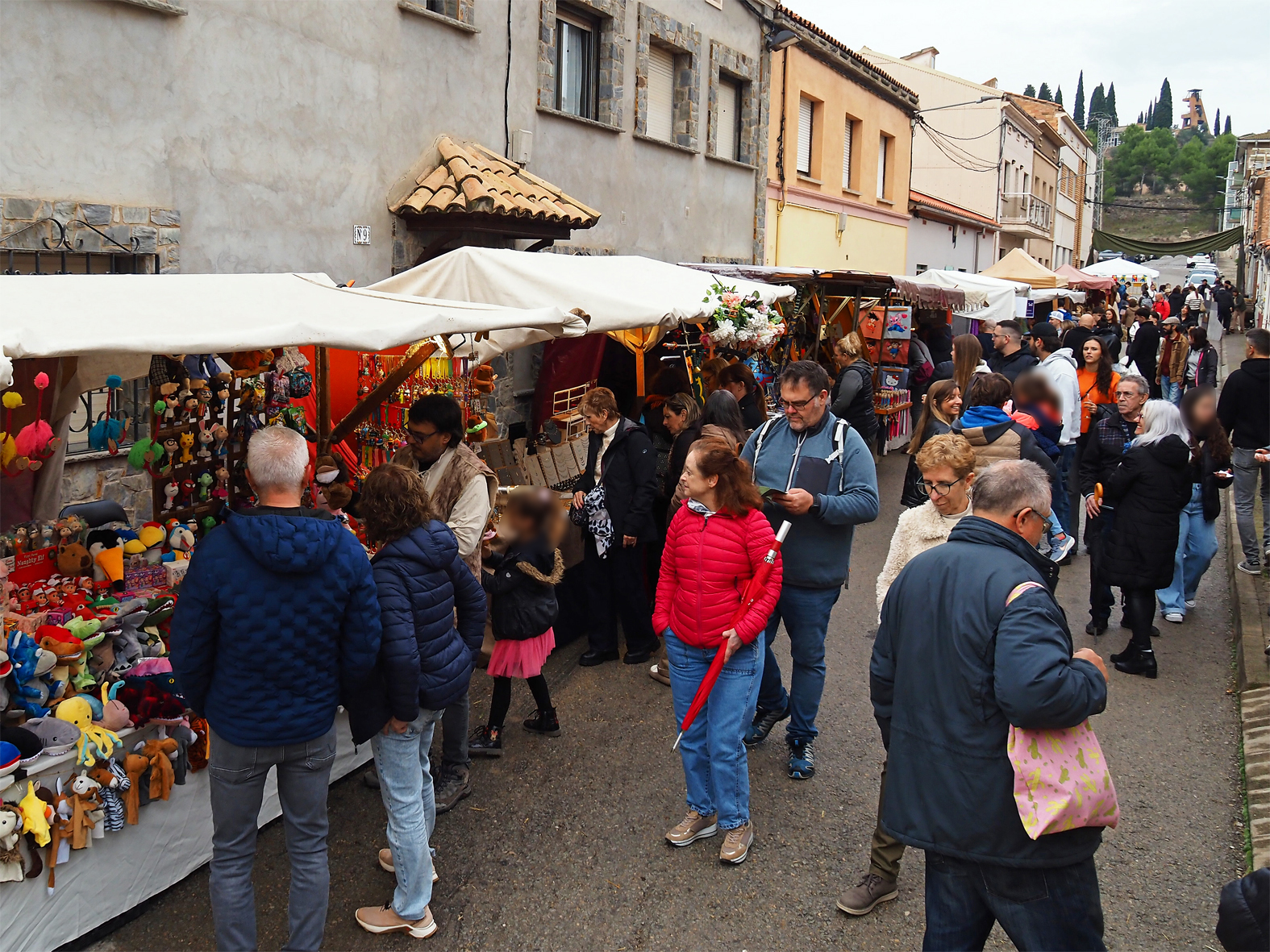 Ambient al carrer del Roser, dins de la 22a Fira Medieval dâ€™Oficis de SÃºria.