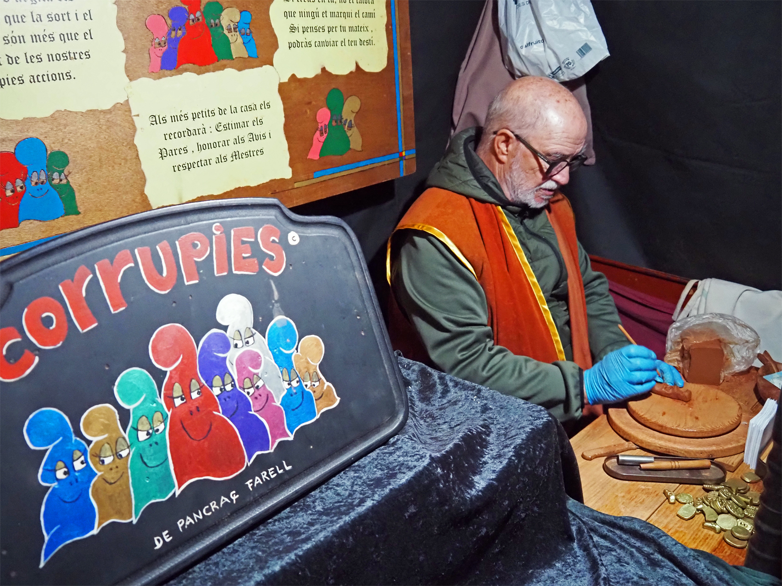 Personatge de la 22a Fira Medieval d'Oficis de Súria, al carrer Sant Climent.