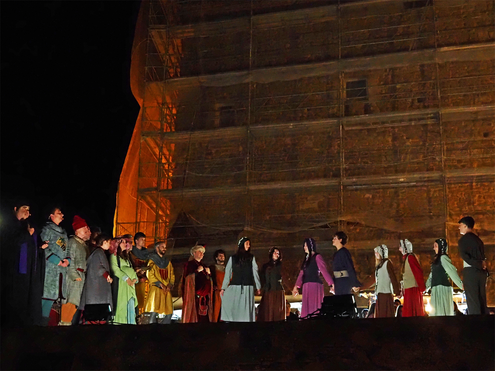 Darrera representació de 'Salats!' a l'espai escènic de l'Era del Castell, dins de la 22a Fira Medieval d'Oficis de Súria.