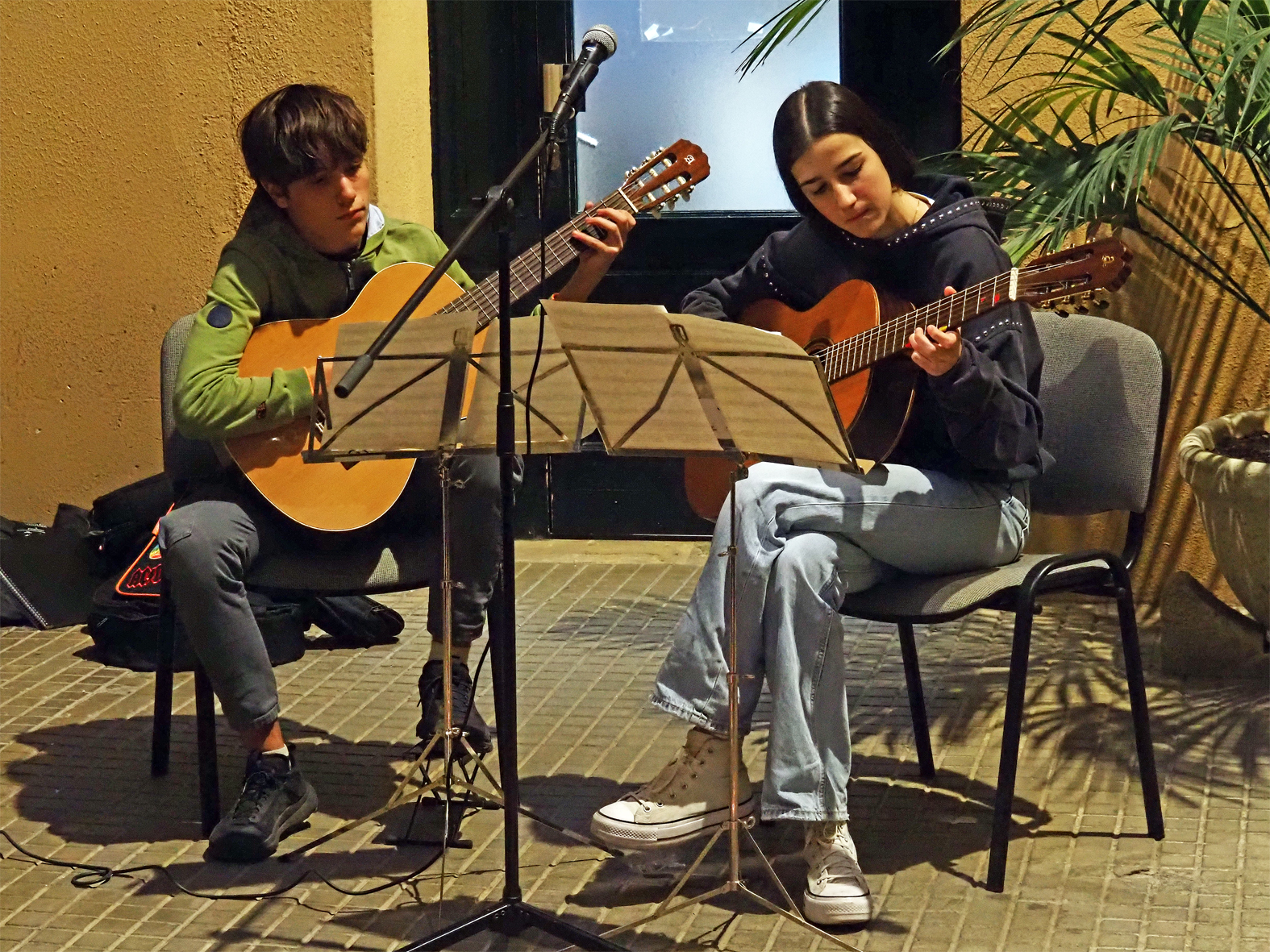 ActuaciÃ³ musical de lâ€™acte central del Dia Internacional per a lâ€™eliminaciÃ³ de la violÃ¨ncia contra les dones, a la Casa de la Vila.