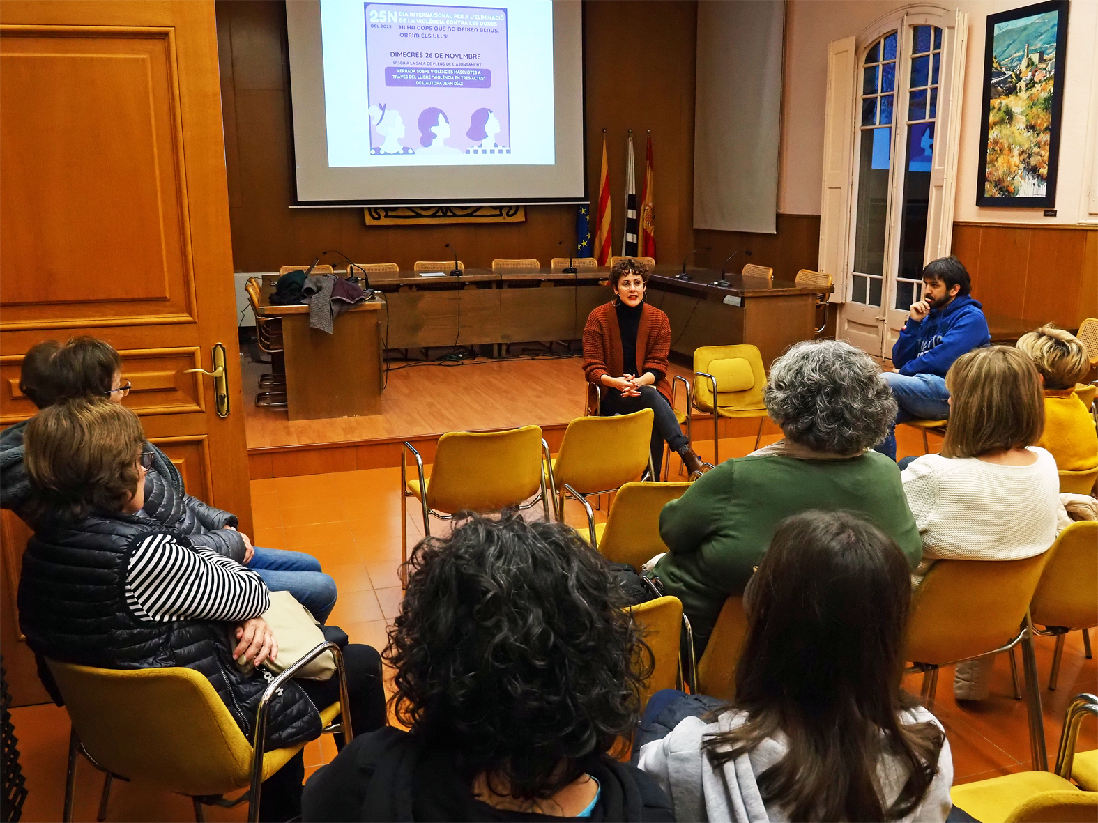 Presentació del llibre 'Violència en tres actes' de Jenn Díaz, al saló de sessions de la Casa de la Vila, dins del programa del Dia Internacional per a l'eliminació de la violència contra les dones.