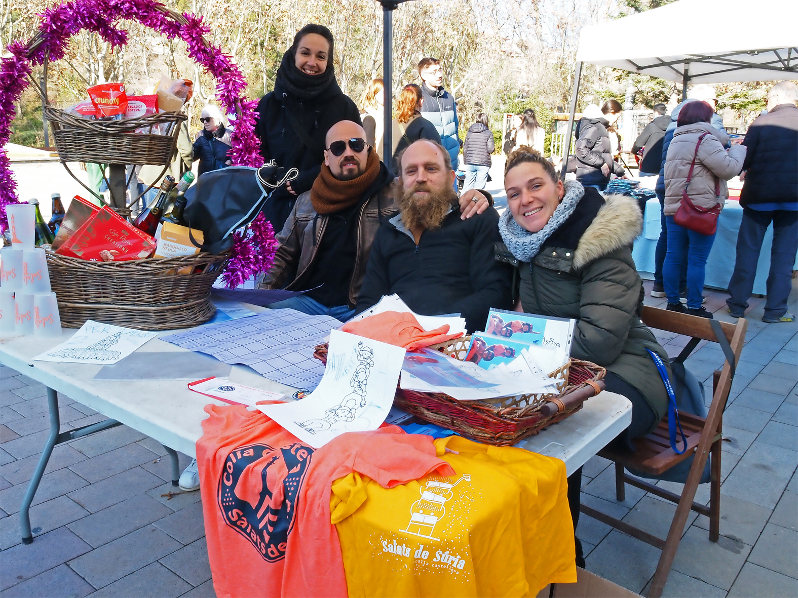 Parada de la Colla Castellera Salats a la pla&ccedil;a de Sant Joan, dins de la Fira de Nadal i Entitats de S&uacute;ria.